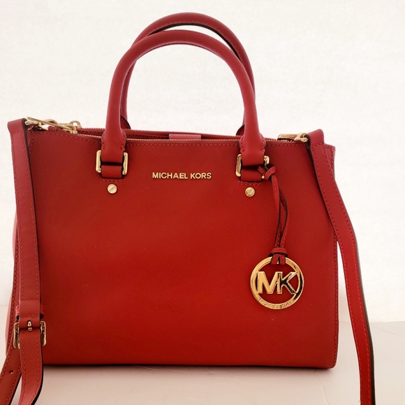 Michael Kors Sutton Medium Bag - Picture 5 of 12